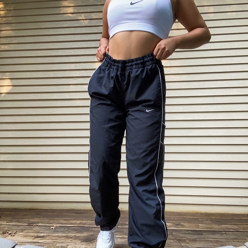 SOLD ‼️ Black Vintage Nike pants